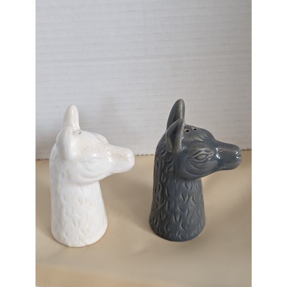 Llama Salt & Pepper Shakers Set  White & Gray Crakle Glaze Retro Kitchen Decor - Picture 2 of 8